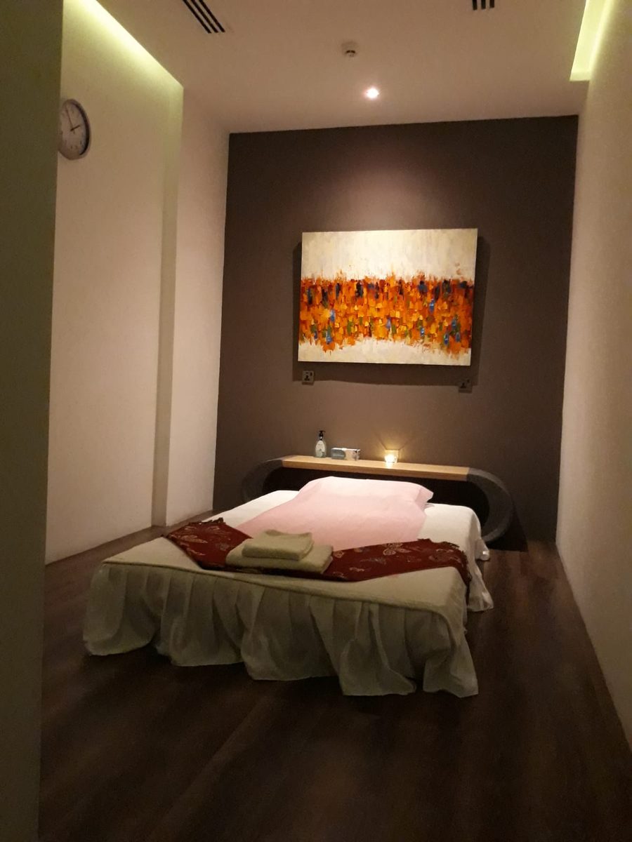 A second private treatment room at the Al Garhoud massage centre, calm and softly lit